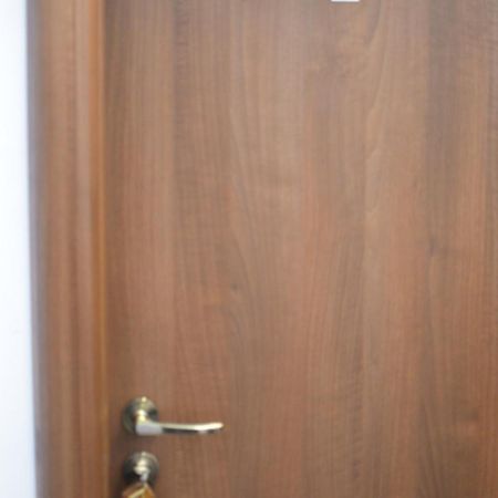 Vila Cu Trandafiri Cozy Apartments 2 Camere Bragadiru Exterior foto