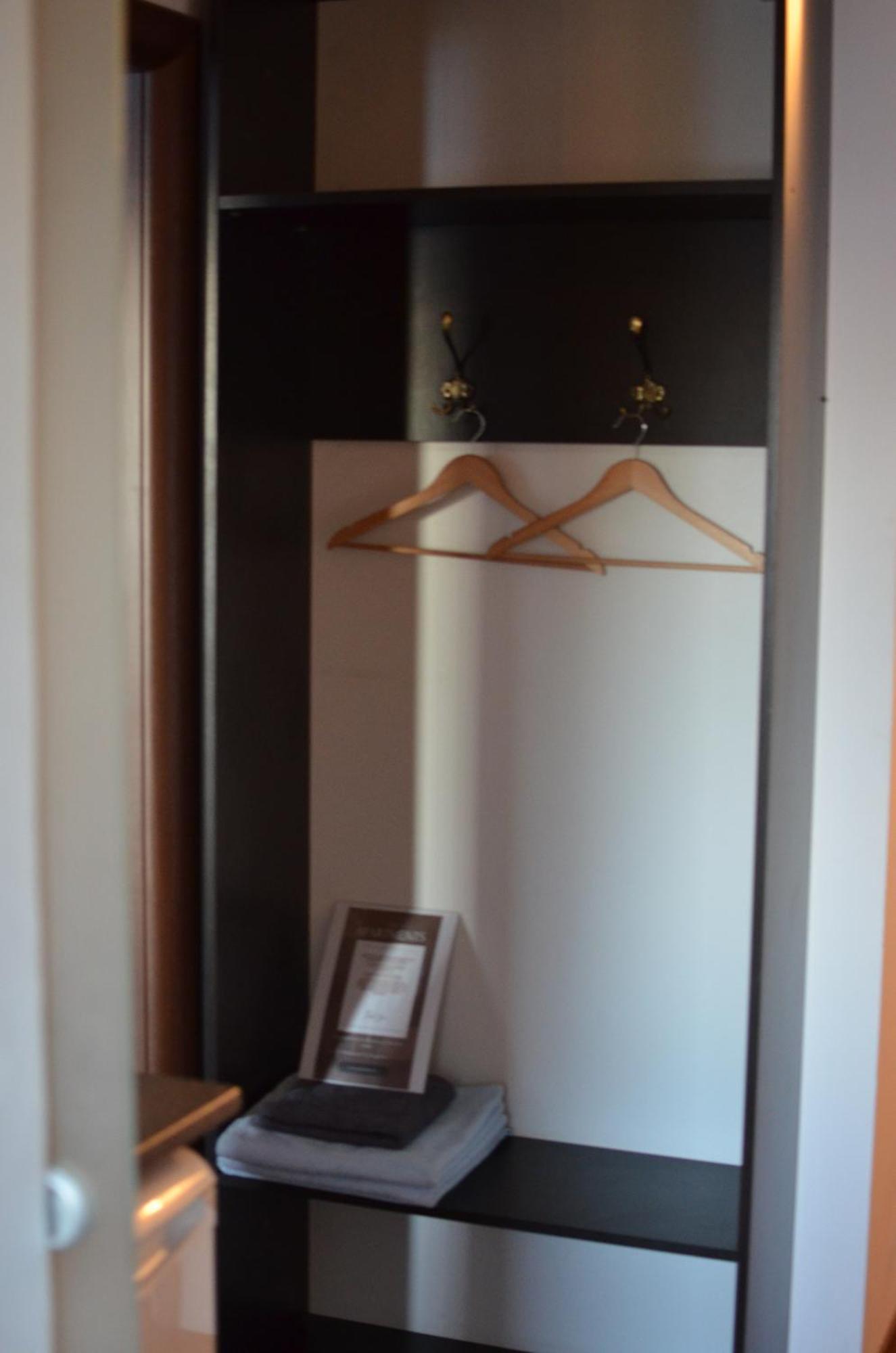 Vila Cu Trandafiri Cozy Apartments 2 Camere Bragadiru Exterior foto